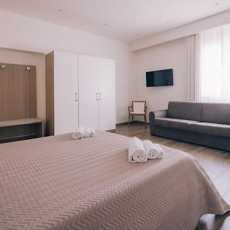 La Promenade Rooms & Suites Olbia Esterno foto