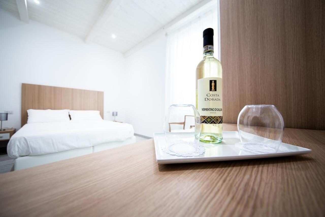 La Promenade Rooms & Suites Olbia Esterno foto