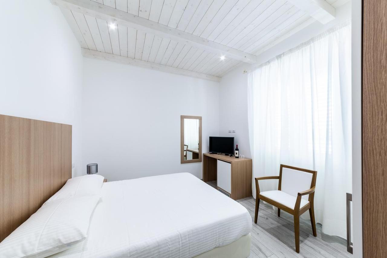 La Promenade Rooms & Suites Olbia Esterno foto