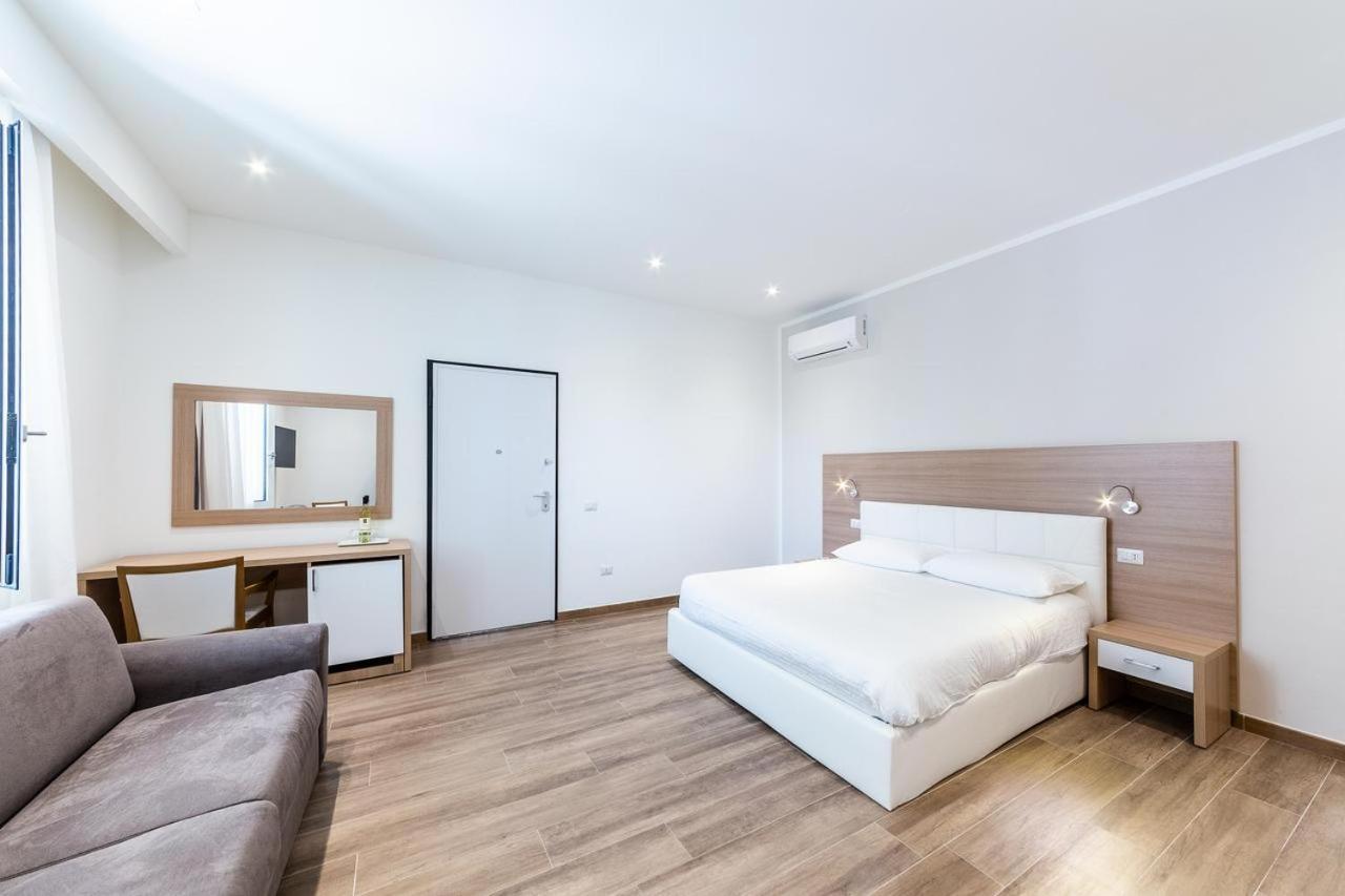 La Promenade Rooms & Suites Olbia Esterno foto