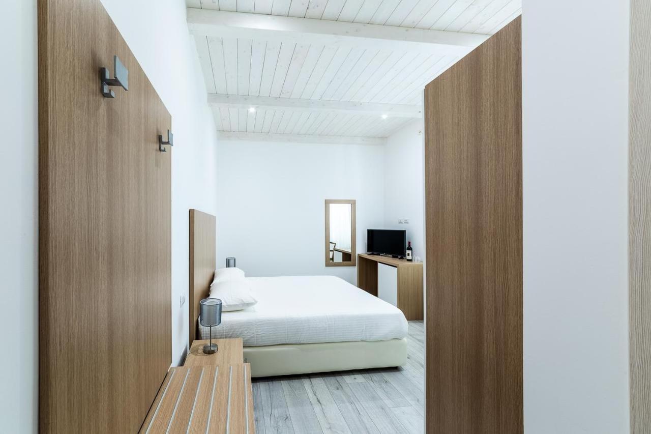 La Promenade Rooms & Suites Olbia Esterno foto