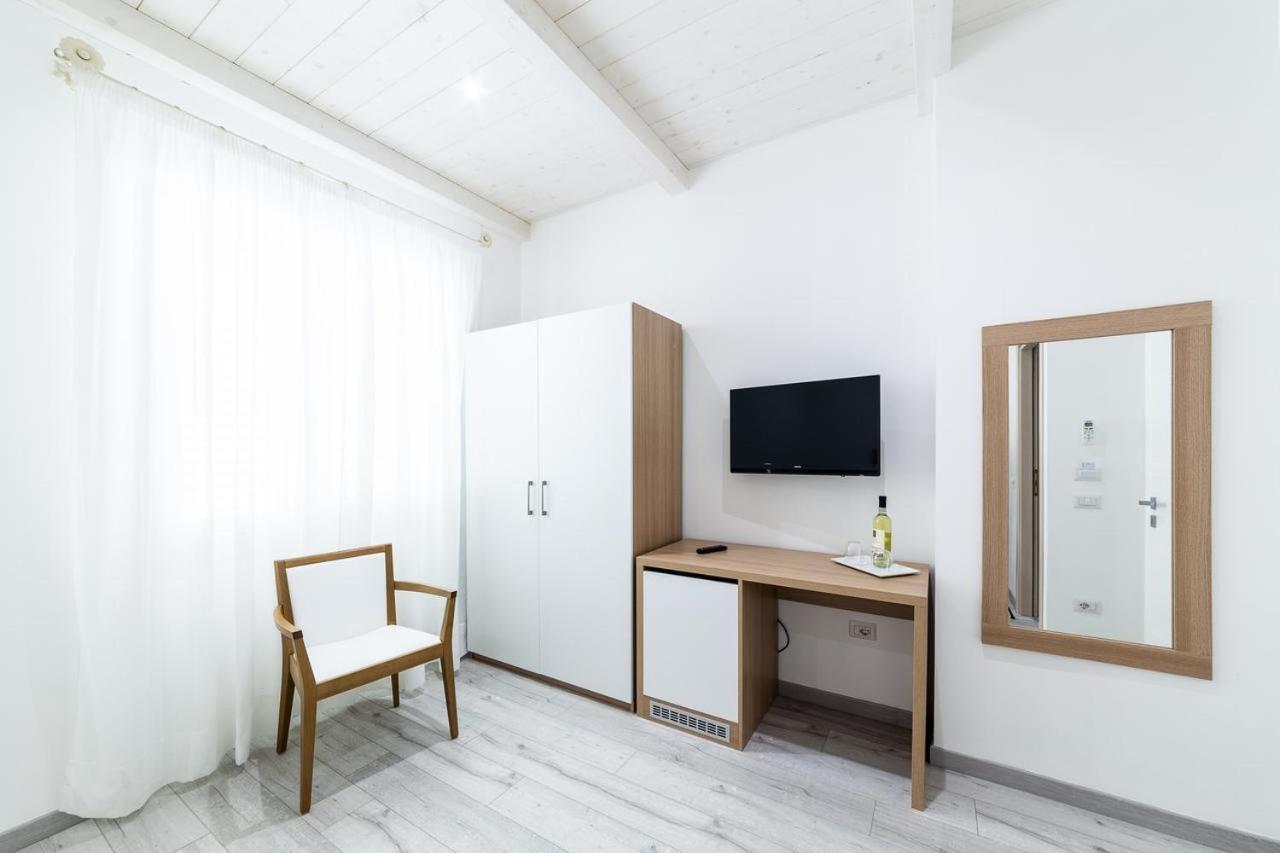 La Promenade Rooms & Suites Olbia Esterno foto