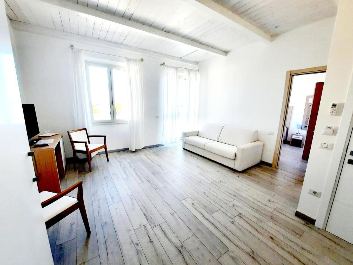 La Promenade Rooms & Suites Olbia Esterno foto