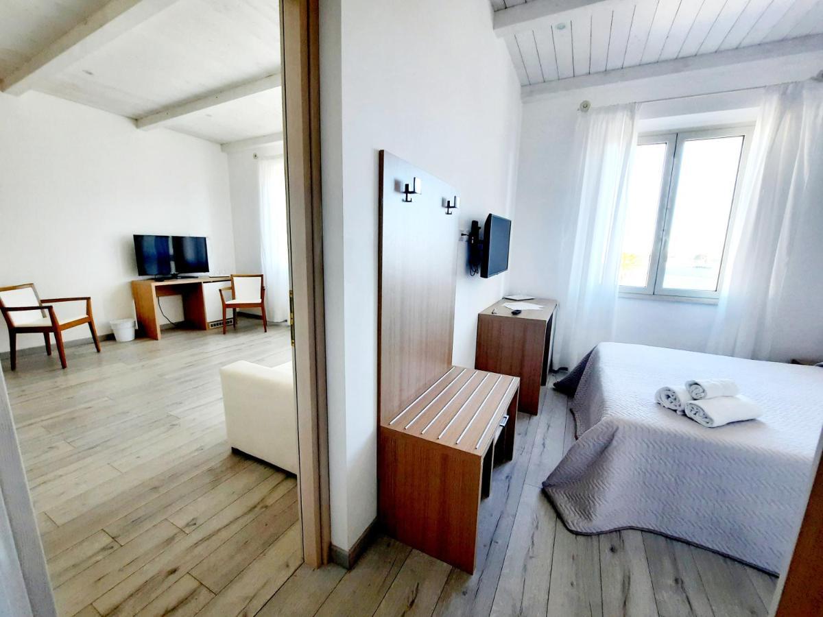 La Promenade Rooms & Suites Olbia Esterno foto