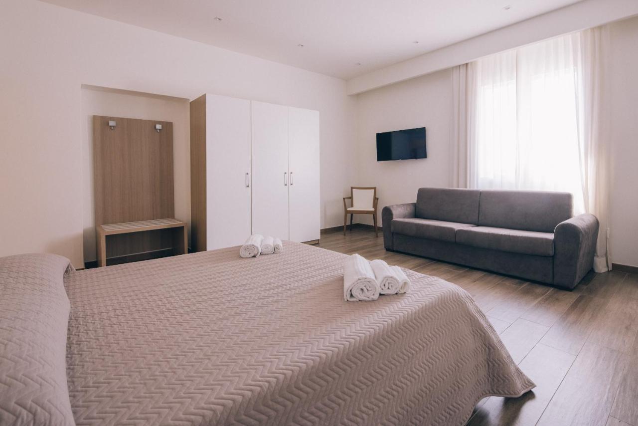 La Promenade Rooms & Suites Olbia Esterno foto