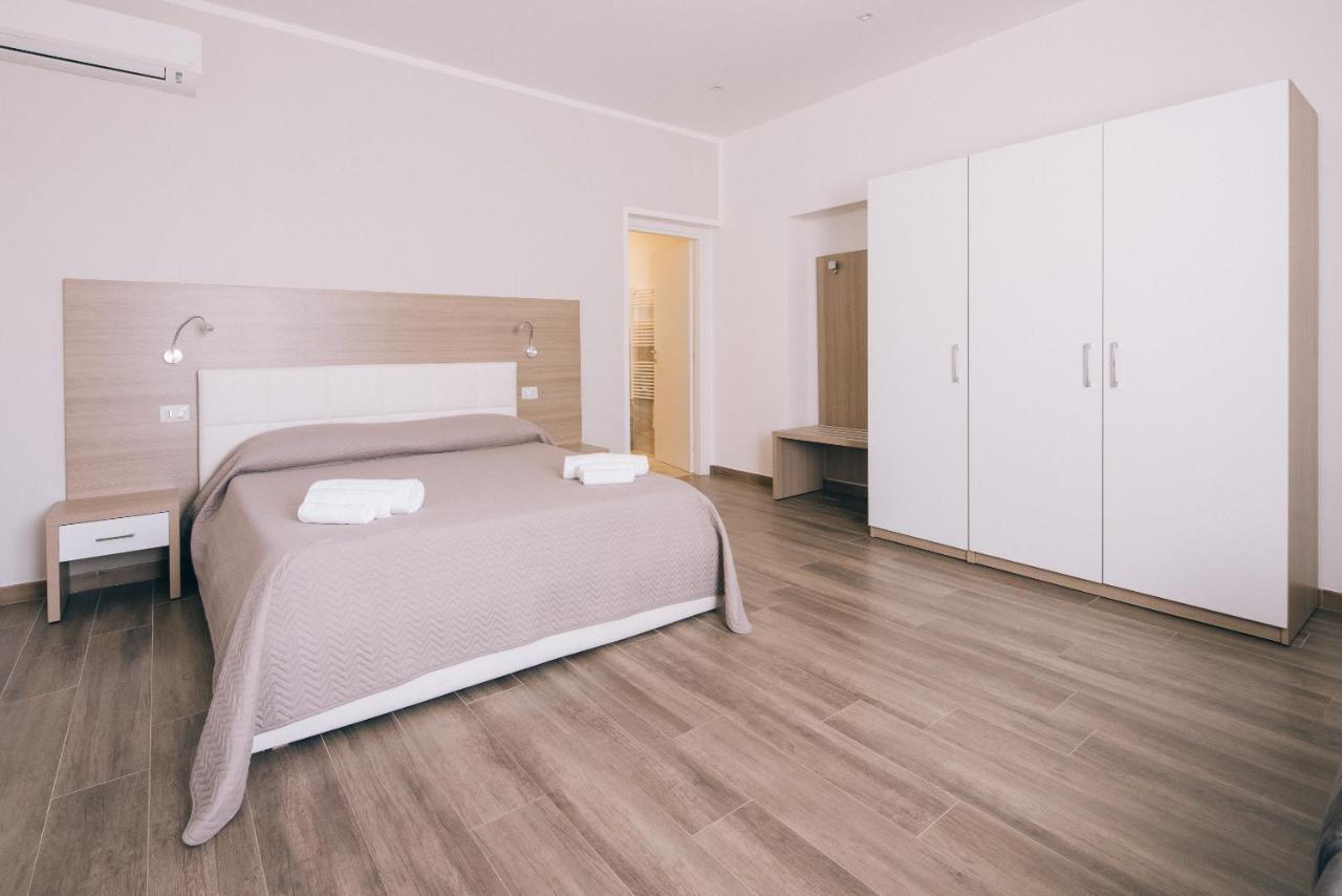 La Promenade Rooms & Suites Olbia Esterno foto